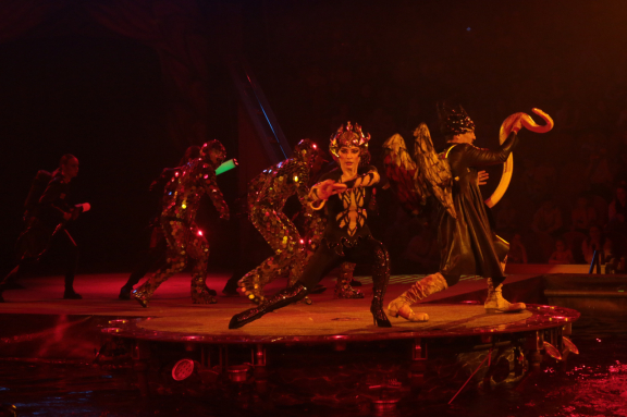 Цирк на воде Царство фонтанов