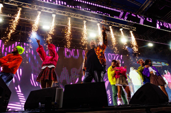 &Rcy;&ucy;&kcy;&icy; &Vcy;&vcy;&iecy;&rcy;&khcy;&excl; &sol; &YAcy;&rcy;&ocy;&scy;&lcy;&acy;&vcy;&lcy;&softcy;